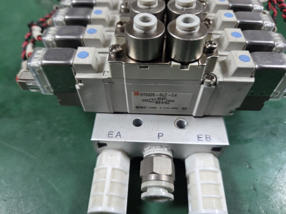 SMC SOLENOID VALVE SY5220-5LZ-C4(9EA-중고) 솔레노이드 밸브