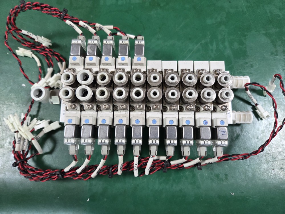 SMC SOLENOID VALVE SY5120-5LZ-C4 + SY5220-5LZ-C6 (중고) 솔레노이드 밸브