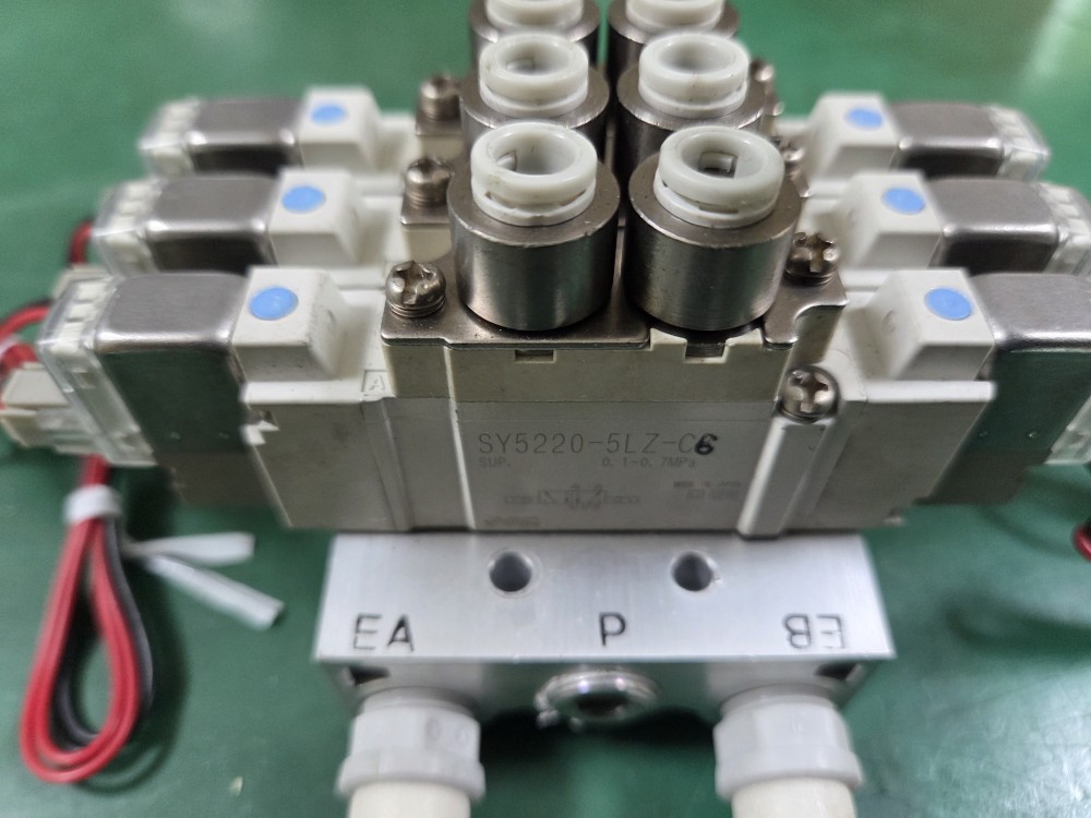 SMC SOLENOID VALVE SY5220-5LZ-C6 (3EA-중고) 솔레노이드 밸브