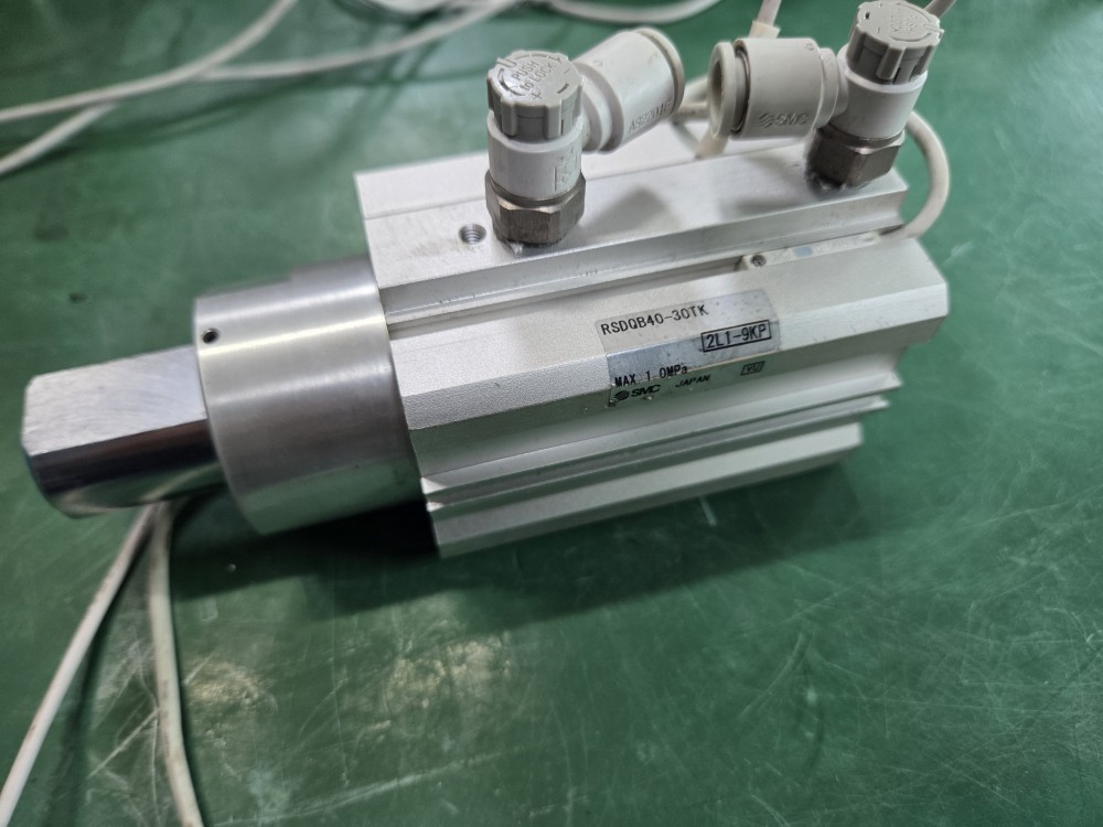 SMC CYLINDER RSDQB40-30TK (중고)