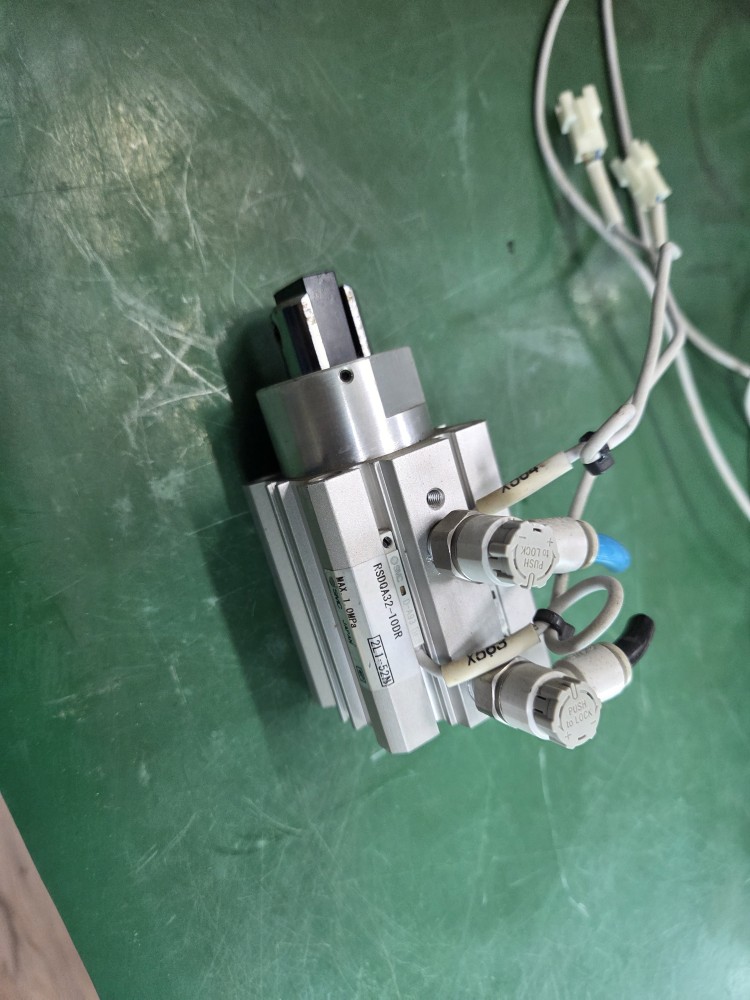 SMC STOPPER CYLINDER RSDQA32-10DR (중고) 스토퍼 실린더