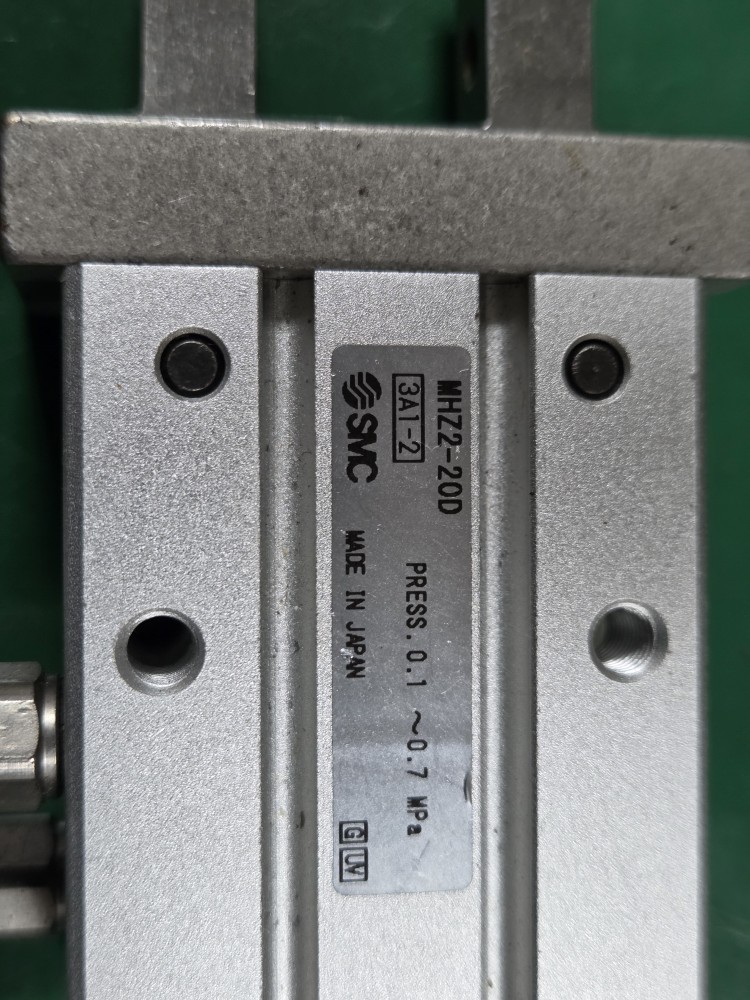 SMC CHUCK CYLINDER MHZ2-20D (중고)