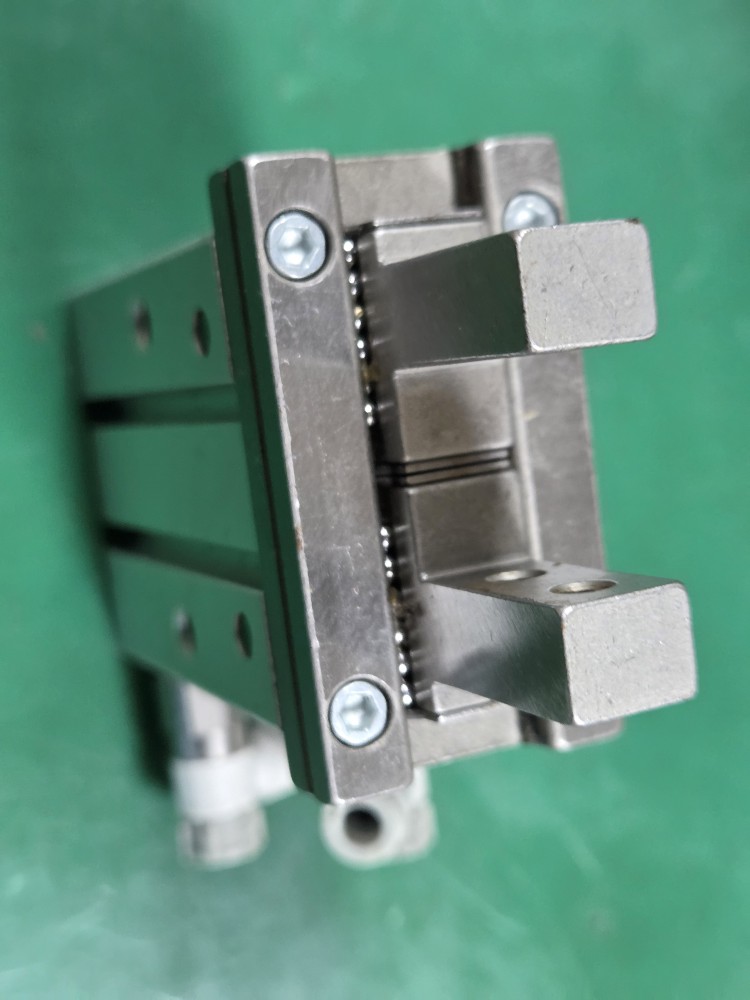 SMC CHUCK CYLINDER MHZ2-20D (중고)