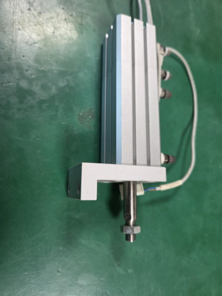 SMC AIR CYLINDER CDQSB20-10+30DM (중고) 에어 실린더