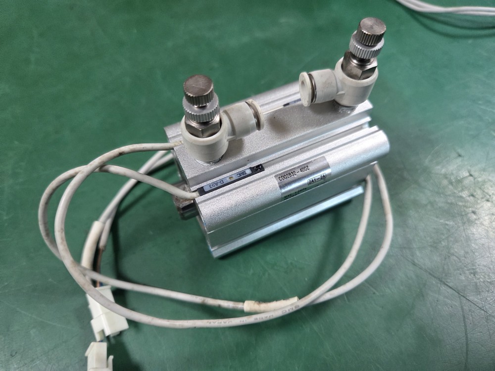 SMC AIR CYLINDER CDQ2B32-40DZ (중고) 에어 실린더