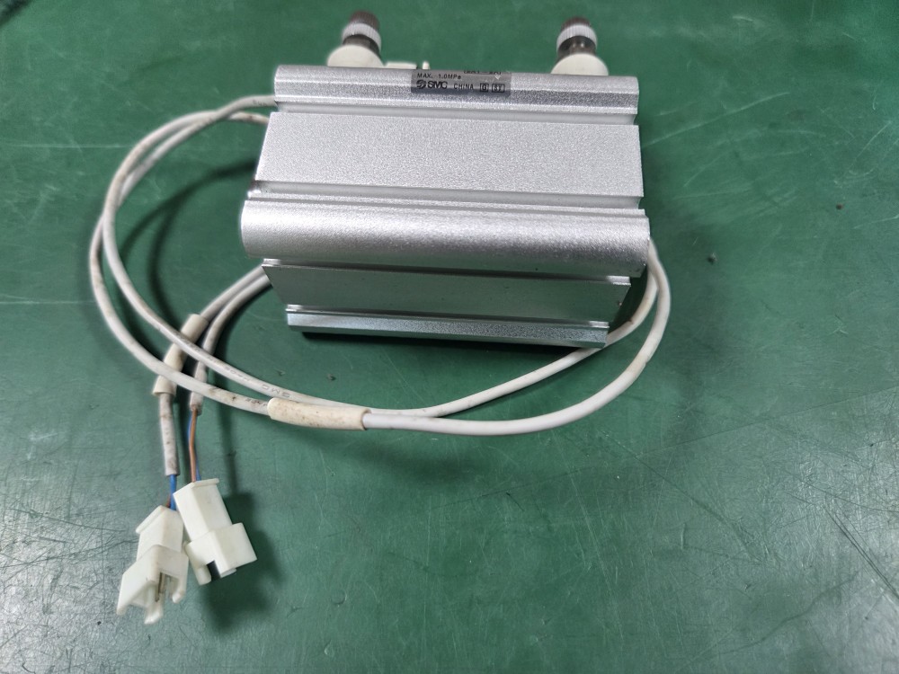 SMC AIR CYLINDER CDQ2B32-40DZ (중고) 에어 실린더