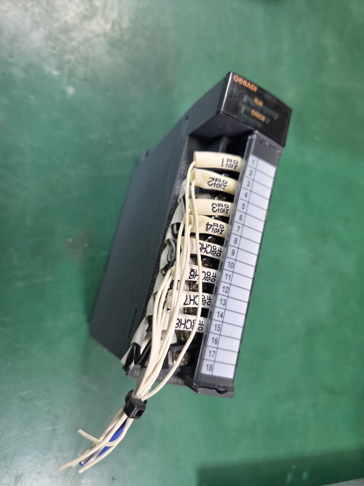 A/D CONVERTER UNIT Q68ADI (중고)