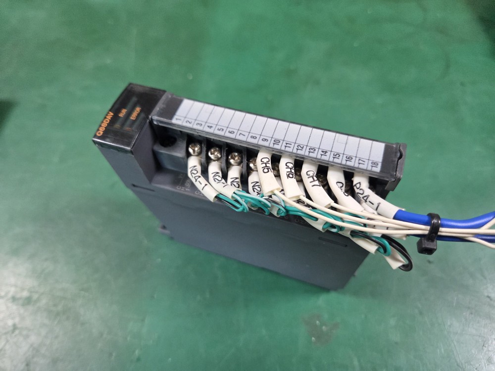 D/A CONVERTER UNIT Q68DAV (중고)