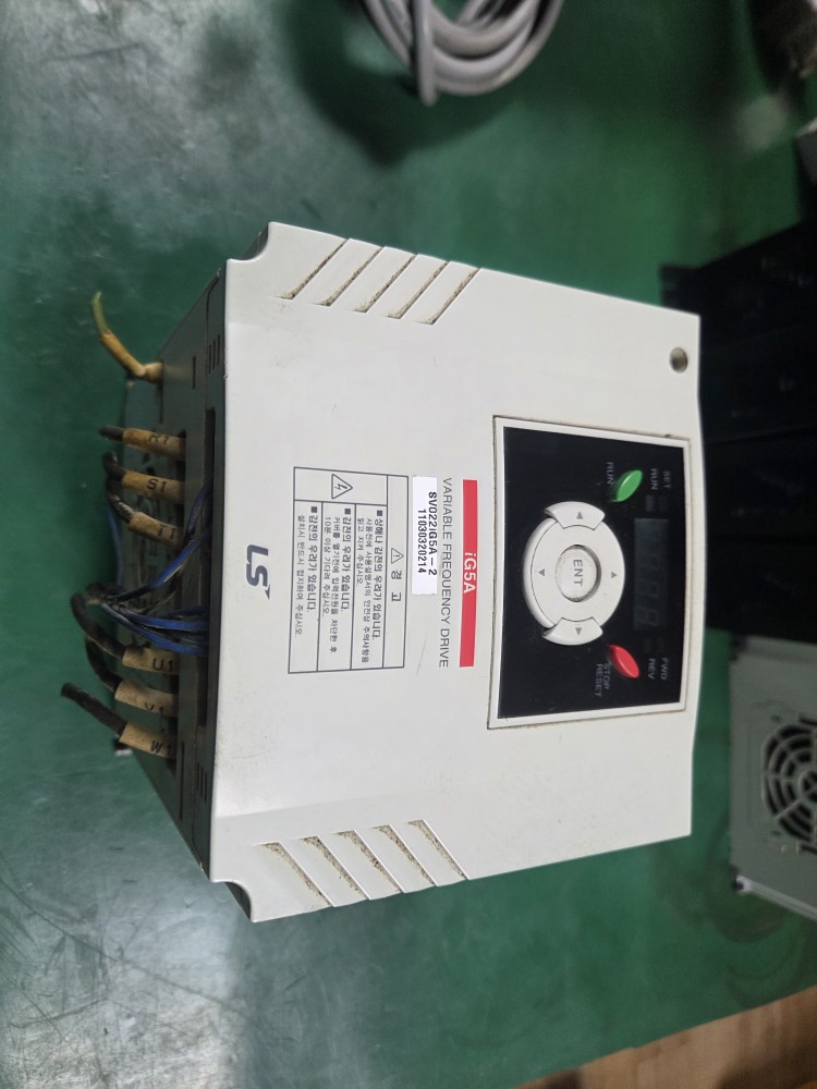 LS INVERTER SV022iG5A-2 (중고) 인버터