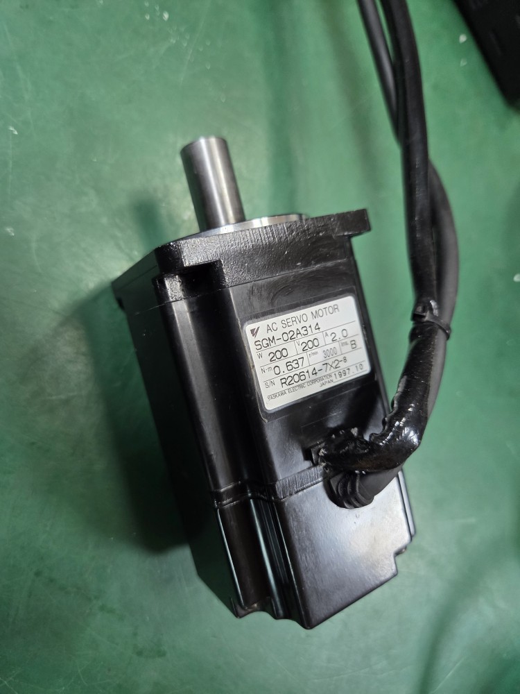 YASKAWA SERVO MOTOR SGM-02A314 (중고) 서보모타
