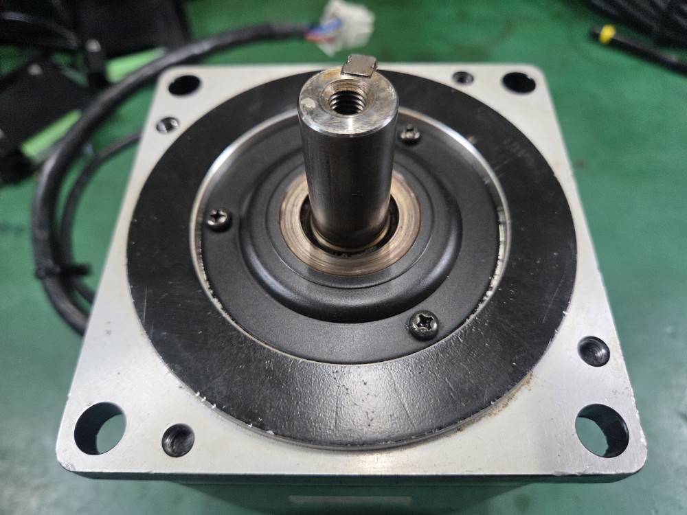 YASKAWA SERVO MOTOR SGMPH-15AAA4B (1500W 중고)