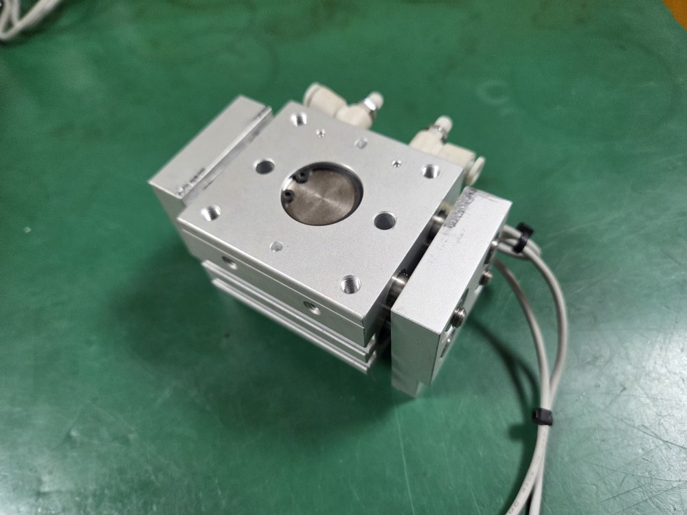 SMC FINGER CYLINDER MHL2-16D (중고)