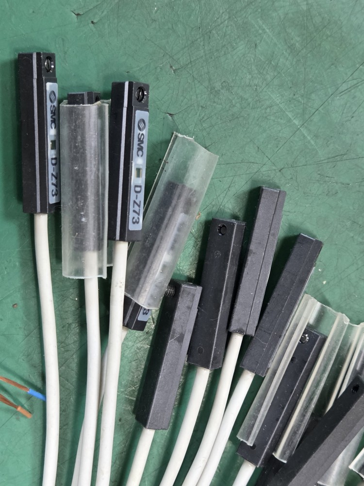 (A급-미사용품) SMC CYLINDER SENSOR D-Z73 실린더센서