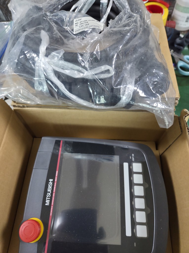 (A급-미사용품)GRAPHIC OPERATION TERMINAL GT1665HS-VTBD + GT16H-C100-42P