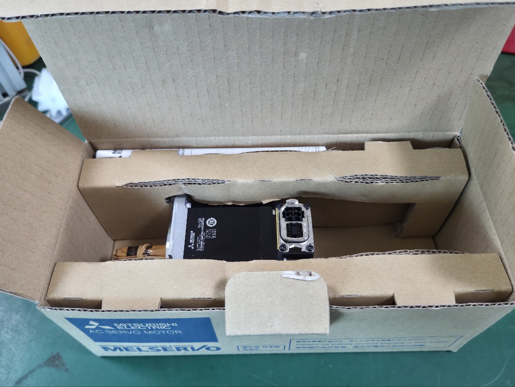 (A급-미사용품) SERVO MOTOR HK-KT43W (400W)