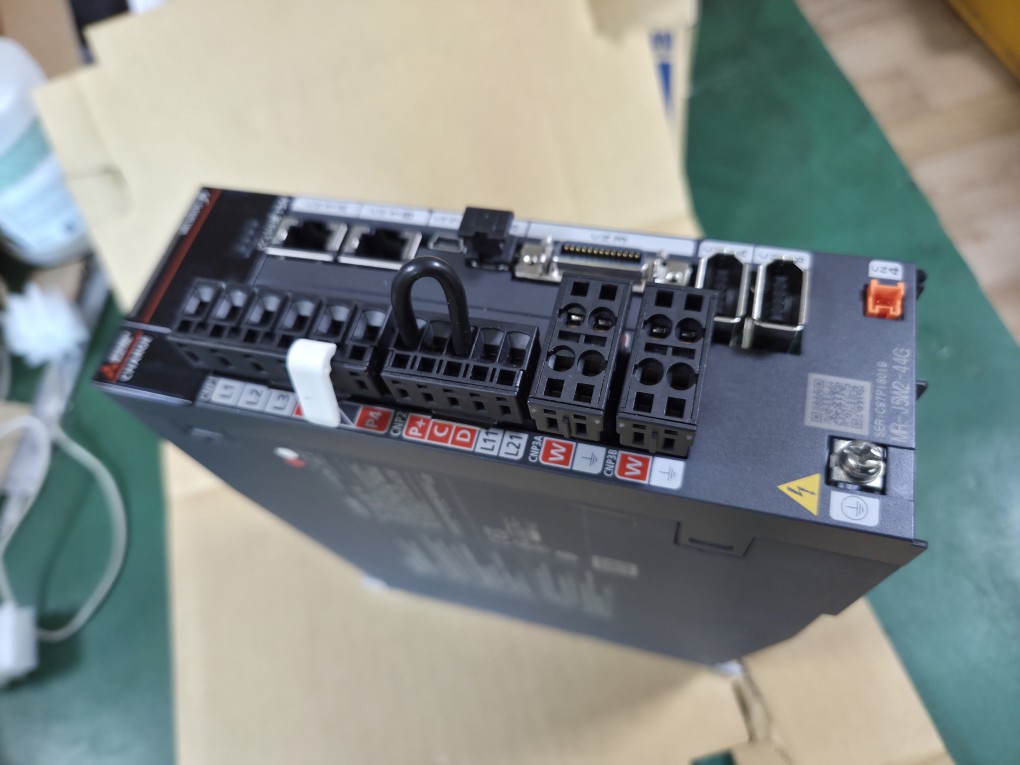 (A급-미사용품) SERVO DRIVE MR-J5W2-44G (400W)
